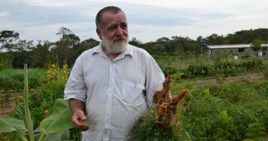 Ricardo sempre produziu alimentos para a família e, em 2016, resolveu comercializar os alimentos. Foto: Elilson Pereira