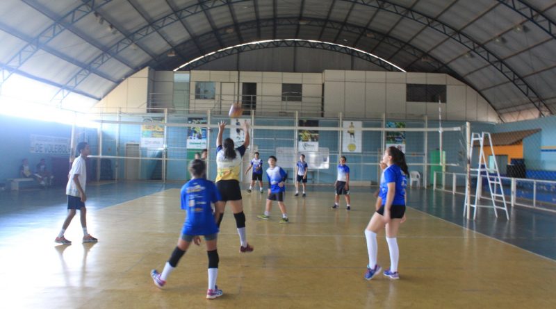 Time feminino de quadra em ação. Foto_ Petter Rojas